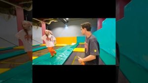 Муд Влад А4 Демотиватор (Пауза челлендж в батутной арене)