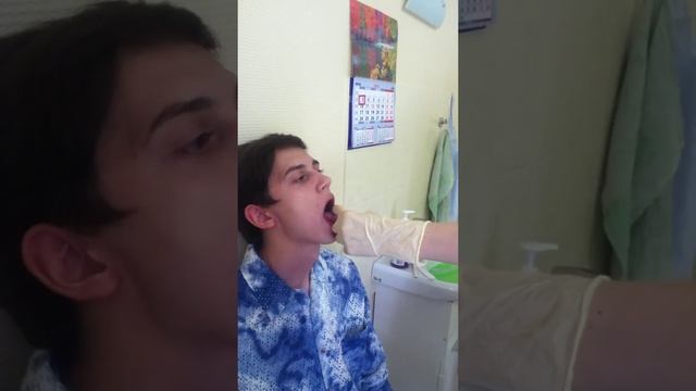 Серёже прокалывают язык ^_^ смотреть онлайн