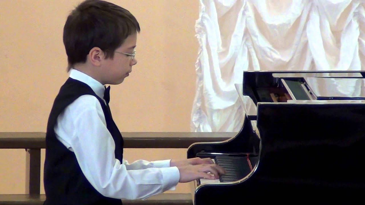 Егор Путилин, К. Черни, Этюд № 2;  И.-С. Бах, Инвеция № 13 A-moll;  В.А. Моцарт, Сонатина C-Dur