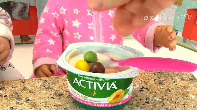 Зачем Конфеты в Йогуртах? Кормим Двойняшек Беби Бон Маша и Алиса Мультик Как Мама 108мама тв смотреть онлайн