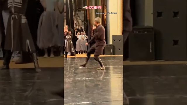 KAZBEGURI / Georgian folk dance смотреть онлайн
