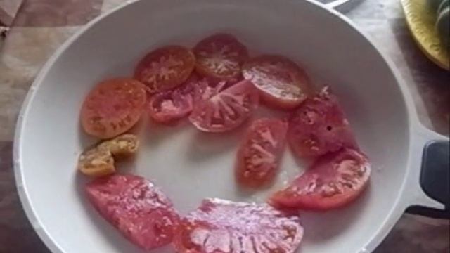 Яичница с помидорами смотреть онлайн