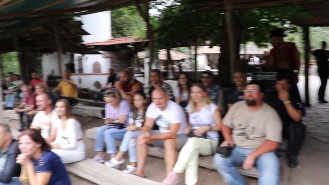 Казацкий атаман приветствует байкеров.Cossack chieftain welcomes bikers. смотреть онлайн