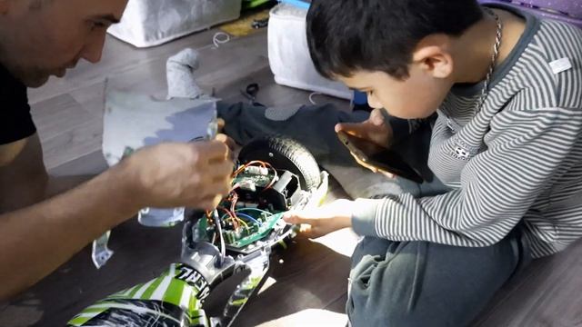 Гироскутер Smart Balance 6.5. Не подключается через блютуз,ищем причины. смотреть онлайн