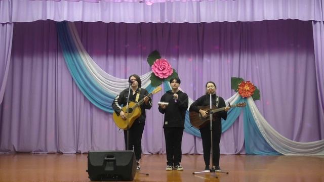 Образцовый ансамбль "Визит" Синие сугробы. Никита Хасанов, Василий Щегловский и Хянджа Харикава смотреть онлайн