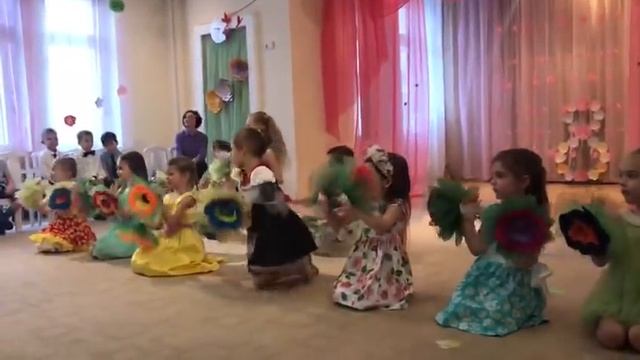 "Танец с цветочками" Евтодьевой Аллы смотреть онлайн