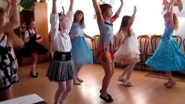 Танец "Маленькие звезды" для мам на 8 марта смотреть онлайн