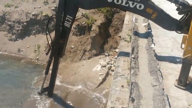 Очистка канала водооттока