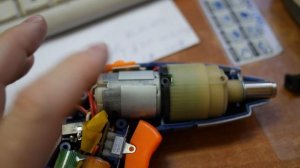 Ремонт аккумуляторной отвертки NT-SD4.8 из МЕТРO замена аккумуляторов.