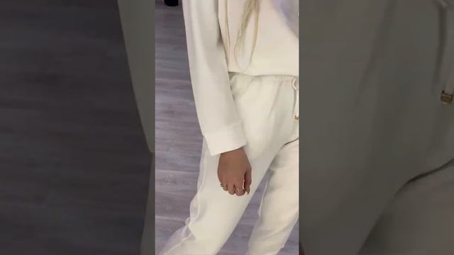 КОСТЮМ MASSIMO DUTTI. Ткань смесовая, хлопок и полиэстер. Очень приятная и мягкая. смотреть онлайн