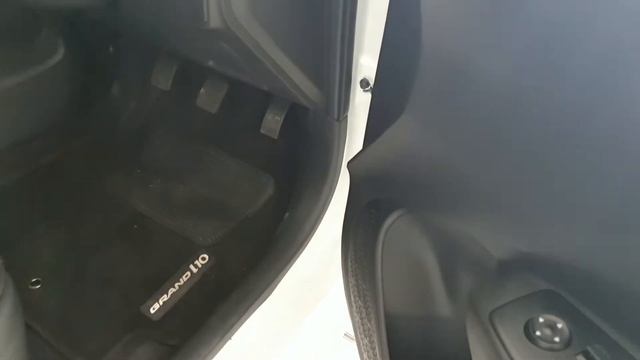 Hyundai Grand i10 1.2 fluid manual - Better than the VW polo vivo trendline! смотреть онлайн