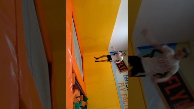 Съемка после тренировке на батуте, неудачно смотреть онлайн