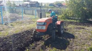 Минитрактор УРАЛЕЦ  Первая вспашка!