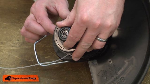 Black and Decker Trimmer Repair - Replacing the Spring (Black and Decker Part # 682235-00) смотреть онлайн