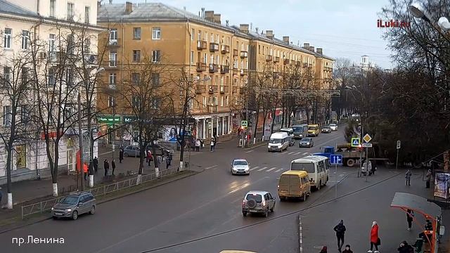 В Великих Луках установили главную городскую ёлку смотреть онлайн