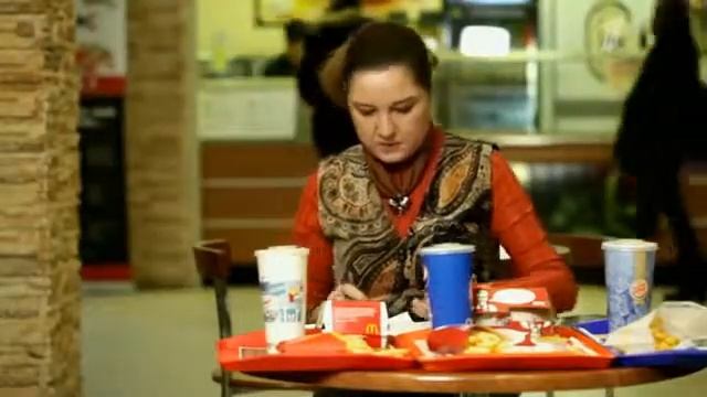 Анна Белоусова в программе Теория Заговора на Первом Канале - О калорийности фаст-фуда смотреть онлайн