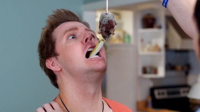 SNAKE IN MOUTH! смотреть онлайн