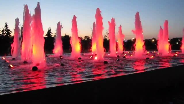 Красные фонтаны на Поклонной горе в 22:52. Red Fountains смотреть онлайн