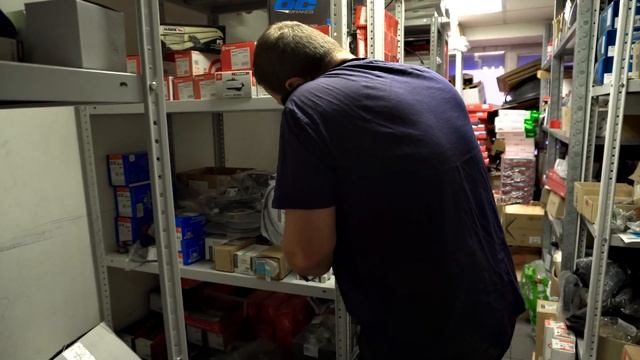 Замена датчиков износа колодок на Land Rover смотреть онлайн