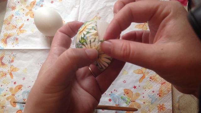 Decoupage (декупаж)  пасхального яйца цветочными салфетками