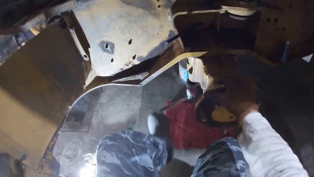 Как легко открутить многолетние гайки,закисшие и ржавые. Слить масло с моста Карраро. Часть № 3 смотреть онлайн