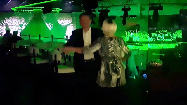 ?Ти ж мене пiдманула!!!?Веселый танцевальный ?вечер в ретро-кафе!!!??? смотреть онлайн