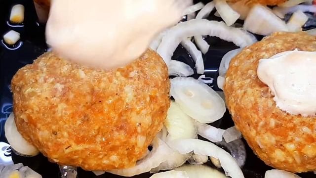 Выкладываю КОТЛЕТЫ на ЛУК и запекаю в духовке. ВКУСНЕЕ НЕ ПРОБОВАЛА! смотреть онлайн