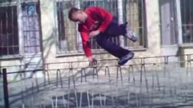 Monkey Parkour Team смотреть онлайн