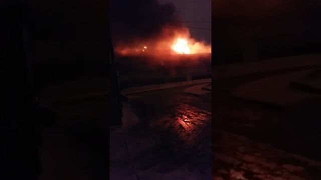 ПОЖАР В ЧЕРТАНОВО 02.12.17. ГОРИТ РЫНОК НА СУМСКОМ смотреть онлайн