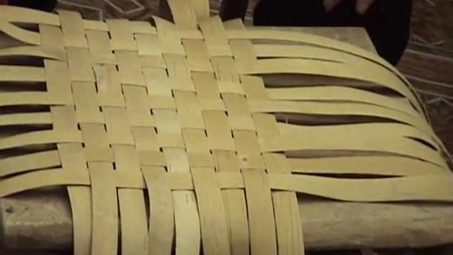 Плетение из бересты ч.1.avi смотреть онлайн