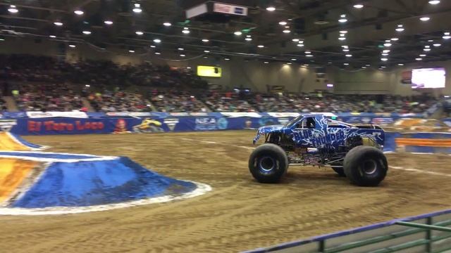 Monster Jam Reno 2016 Wheelie Competition- Blue Thunder смотреть онлайн