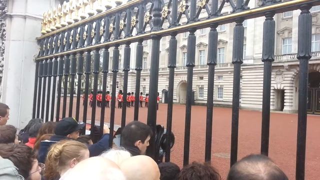 Смена караула - Букингемский дворец "часть 1" смотреть онлайн