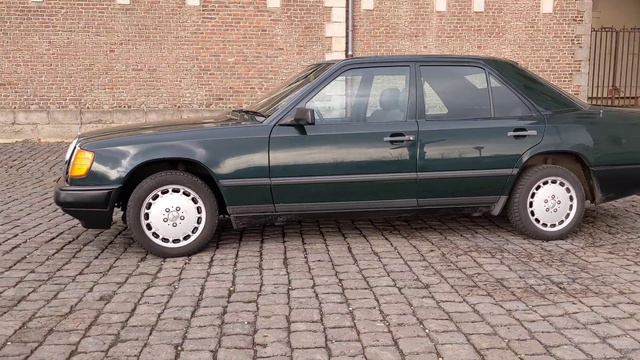 Mercedes Benz W124 300 E смотреть онлайн