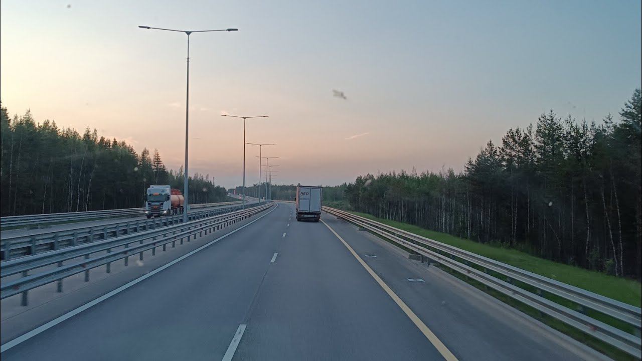 Олег 102 в прямом эфире по дороге в Питер. смотреть онлайн