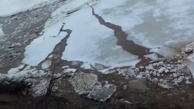 Ледоход, Уфа самое начало , весна 16.04.2017 смотреть онлайн