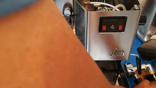 Gaggia Classic регулиране на налягането до 9 бара (оптималните за еспресо) смотреть онлайн
