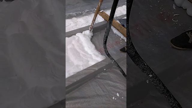 Утепление чердака пеноизолом установкой Джетта-мини смотреть онлайн
