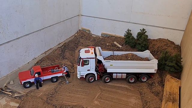 Amazing Rc Mercedes Arocs dump soil смотреть онлайн