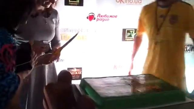 «Лига мечты». Елена Пидгрушная и Олег Саленко разрезали праздничный торт, а гостям смотреть онлайн