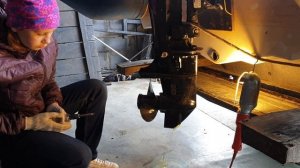 ПЛМ Suzuki 9.9/15, замена масла в редукторе.