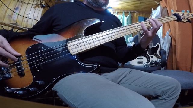 Fender Jazz Bass DLX vs Precision Bass DLX y Elite смотреть онлайн