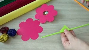 Цветы из бумаги (картона) с конфетой / Подарки и поделки на 8 марта / Paper flower with candy / Gif