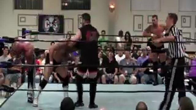 TDT vs Kevin Steen & Franky The Mobster смотреть онлайн