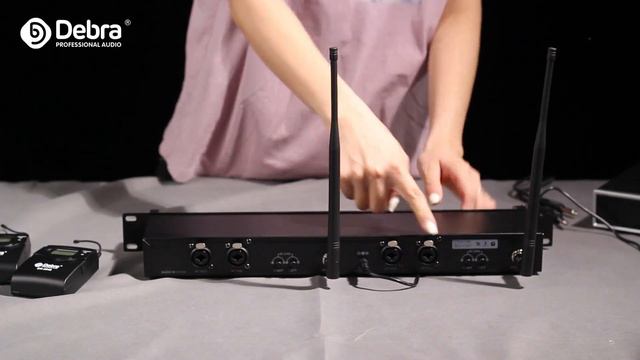 D Debra PRO UHF IEM ER-2040 Dual Channel Wireless in Ear Monitor System with Earphones смотреть онлайн
