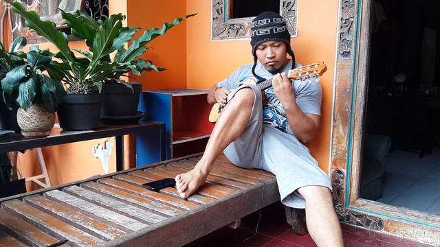 Raindrops Keep Fallin' On My Head - B.J. Thomas (fingerstyle Guitalele cover) смотреть онлайн