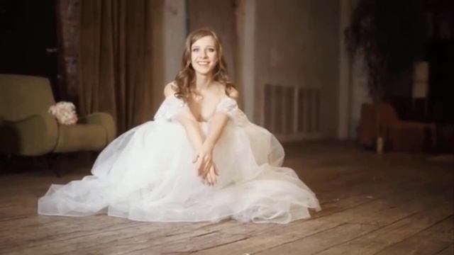 Лиза Арзамасова в белом платье показала Авербуха в элегантном свадебном костюме смотреть онлайн