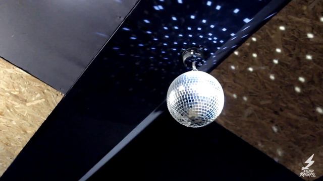 Stupid Squirrel - Dancing (live in studio) смотреть онлайн