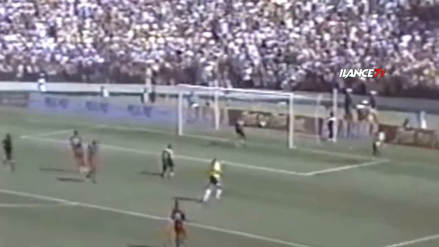 Goalkeepers DESTROYED By Ronaldinho смотреть онлайн
