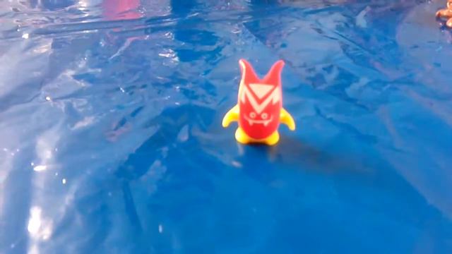 Распаковка сюрпризов Kinder Joy и Angry Birds смотреть онлайн