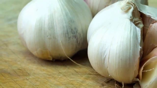 Может ли чеснок быть вреден? Сколько можно есть чеснока в день? Польза и вред чеснока! смотреть онлайн